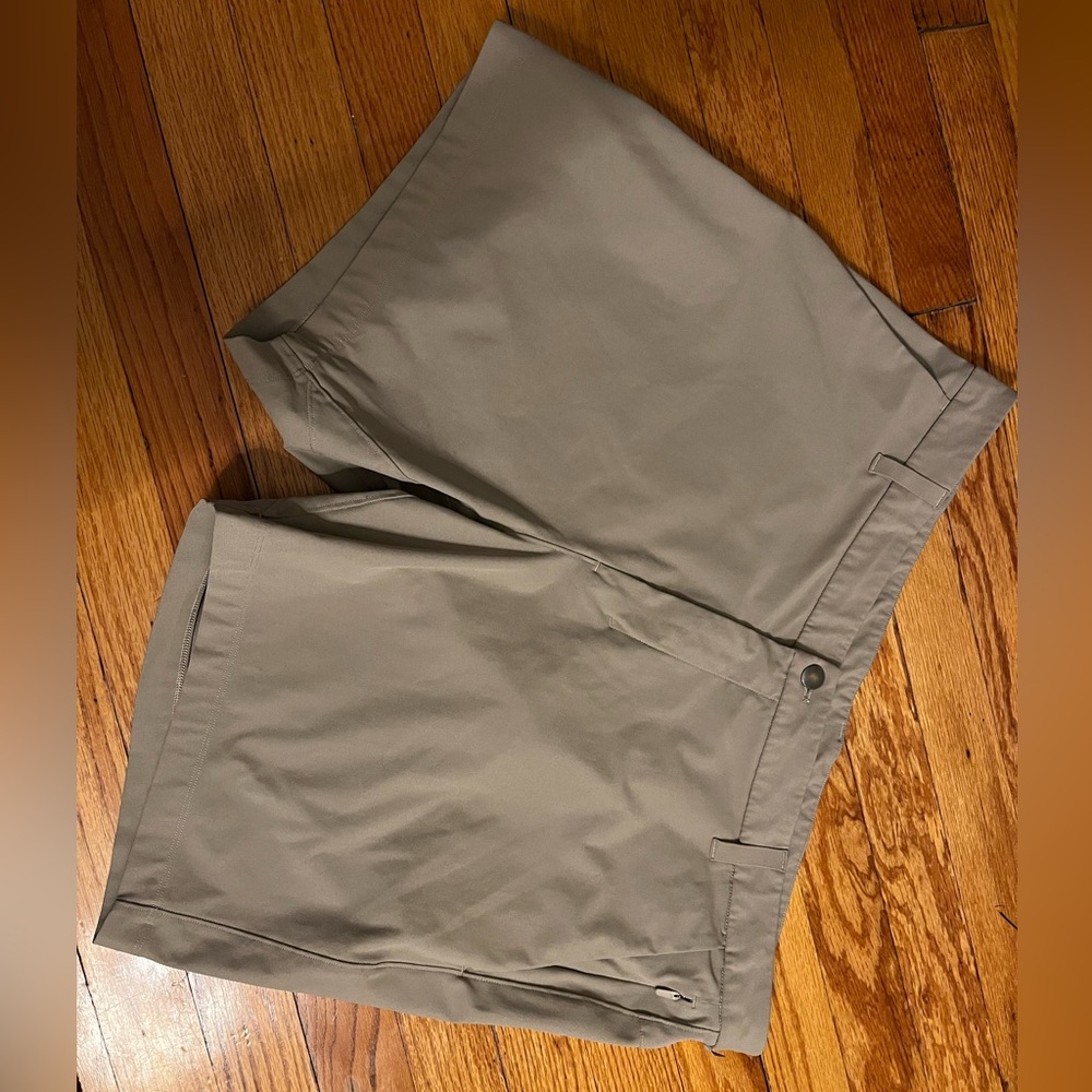 Lululemon Commission Shorts Men’s 38 khaki/tan/sand beige Slim-Fit Warpstreme